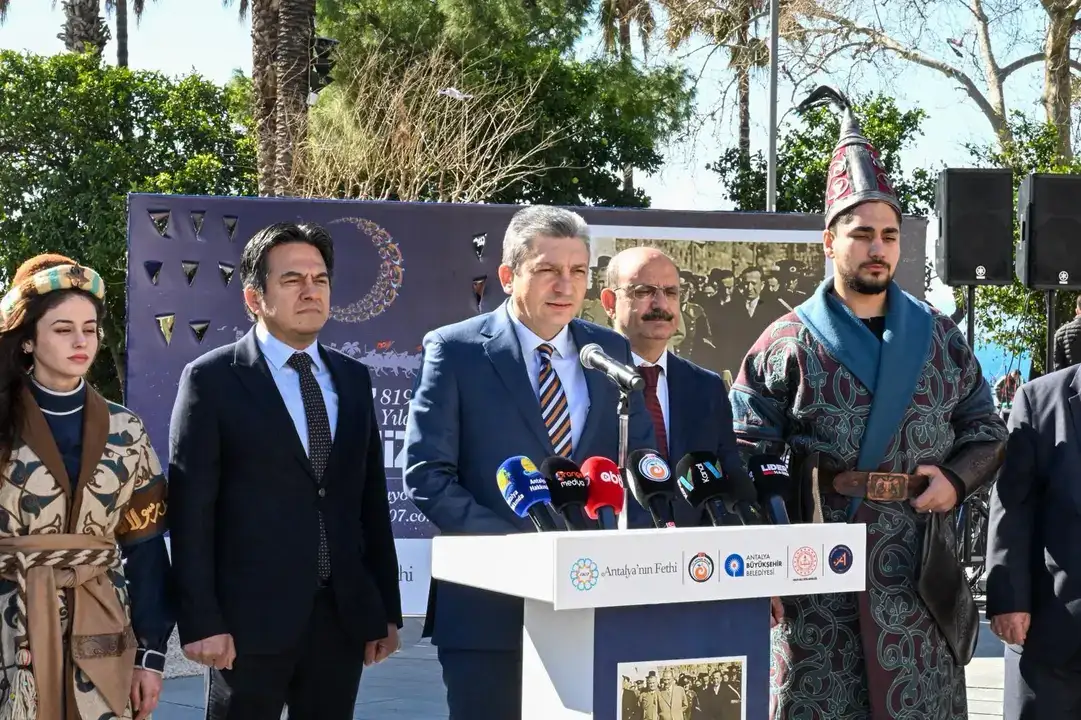 antalyada-cifte-gurur-hem-fetih-hem-ataturkun-gelisi-kutlaniyor