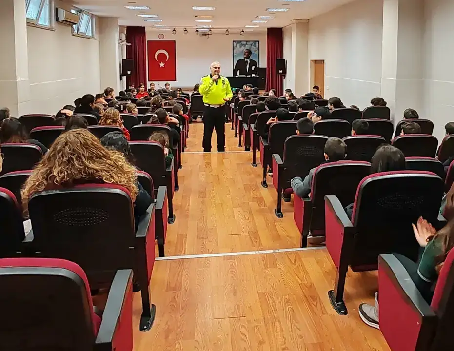 antalyada-gelecegin-bilincli-suruculeri-yetisiyor-740-minige-egitim