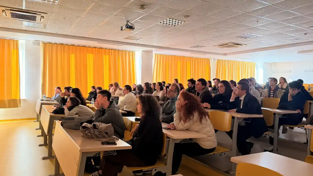 akdeniz-universitesinde-kult-sahneler-yeniden-hayat-buluyor