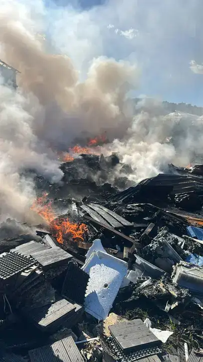 alanyada-ayni-depoda-ikinci-yangin-kabusu-klima-ve-kulucka-makineleri-kul-oldu