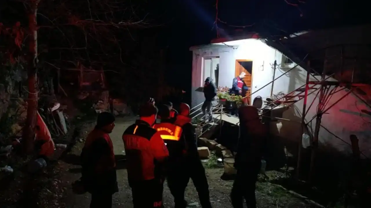 alanyada-saatlerce-kayip-olan-yasli-adam-ormanda-bitkin-halde-bulundu