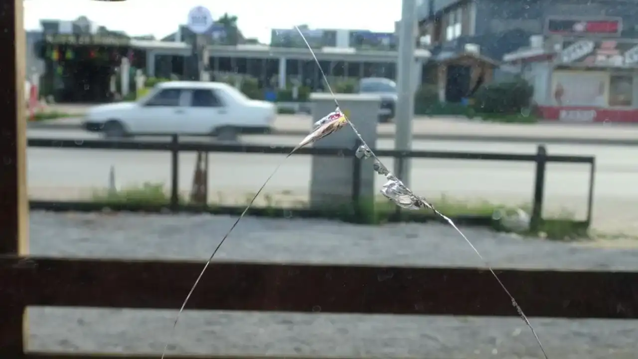 antalyada-musteri-sandigi-kisi-tarafindan-silahli-saldiriya-ugradi