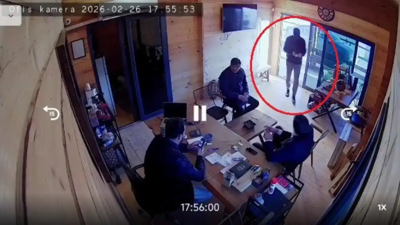 antalyada-musteri-sandigi-kisi-tarafindan-silahli-saldiriya-ugradi