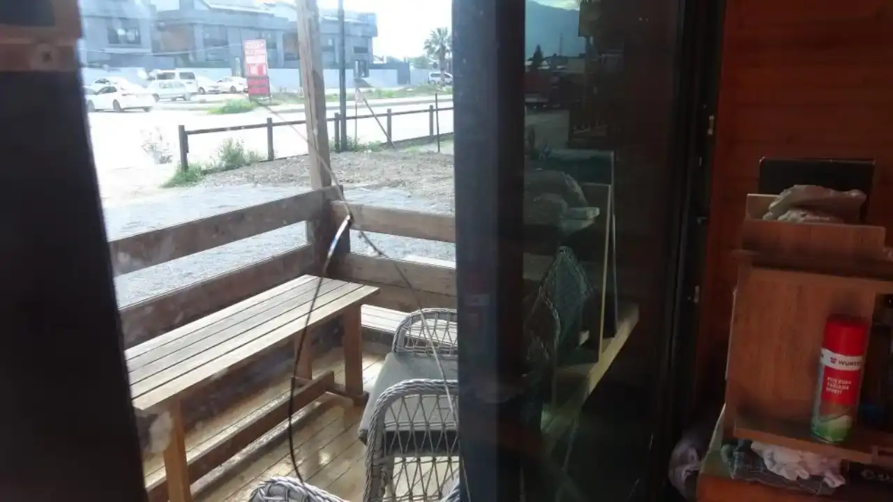 antalyada-musteri-sandigi-kisi-tarafindan-silahli-saldiriya-ugradi