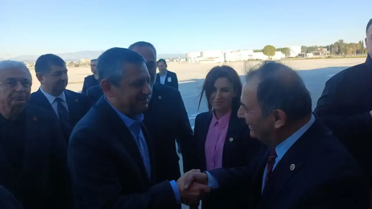 chp-lideri-ozgur-ozel-antalyada-boceki-cezaevinde-ziyaret-edecek