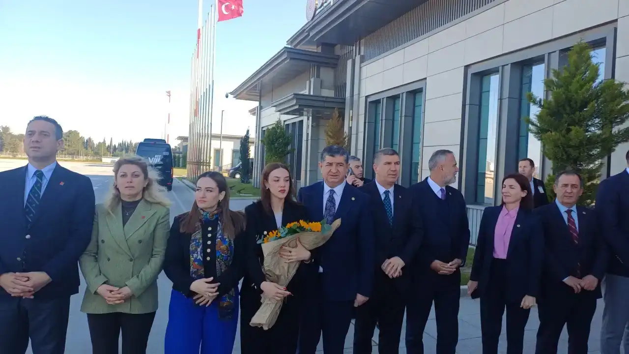 chp-lideri-ozgur-ozel-antalyada-boceki-cezaevinde-ziyaret-edecek