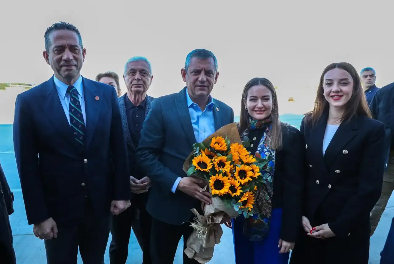 ozgur-ozel-boceki-cezaevinde-ziyaret-etti-gunde-22-ilac-kullaniyor