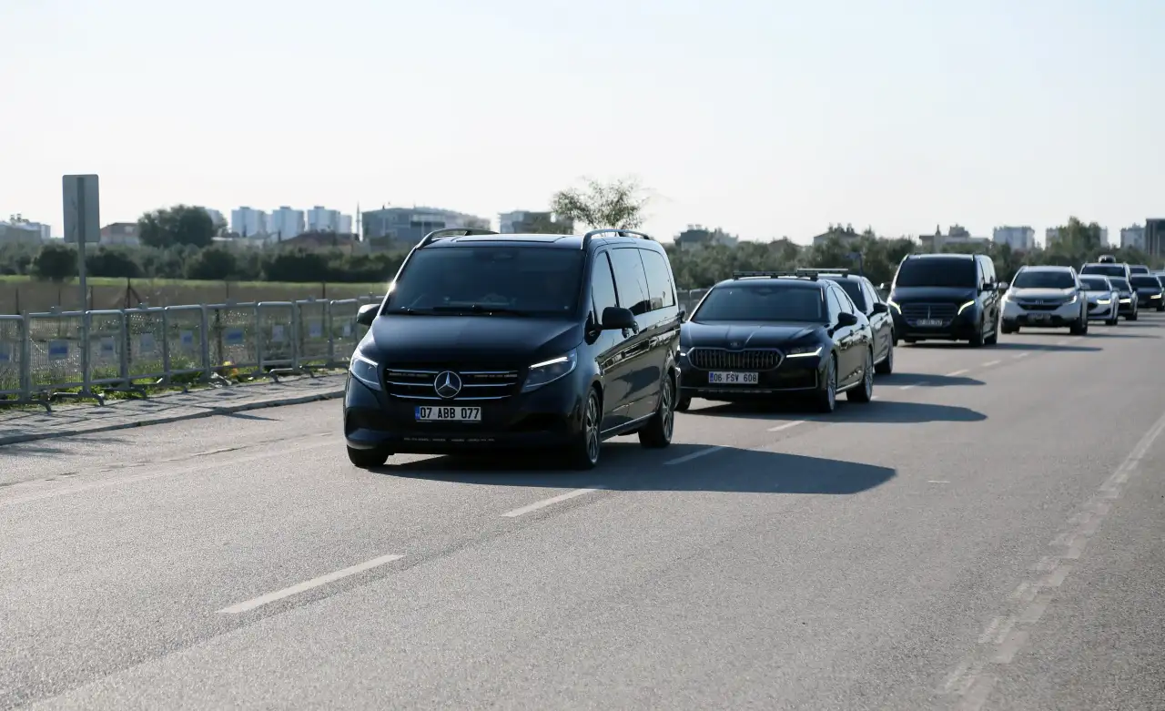ozgur-ozel-boceki-cezaevinde-ziyaret-etti-gunde-22-ilac-kullaniyor