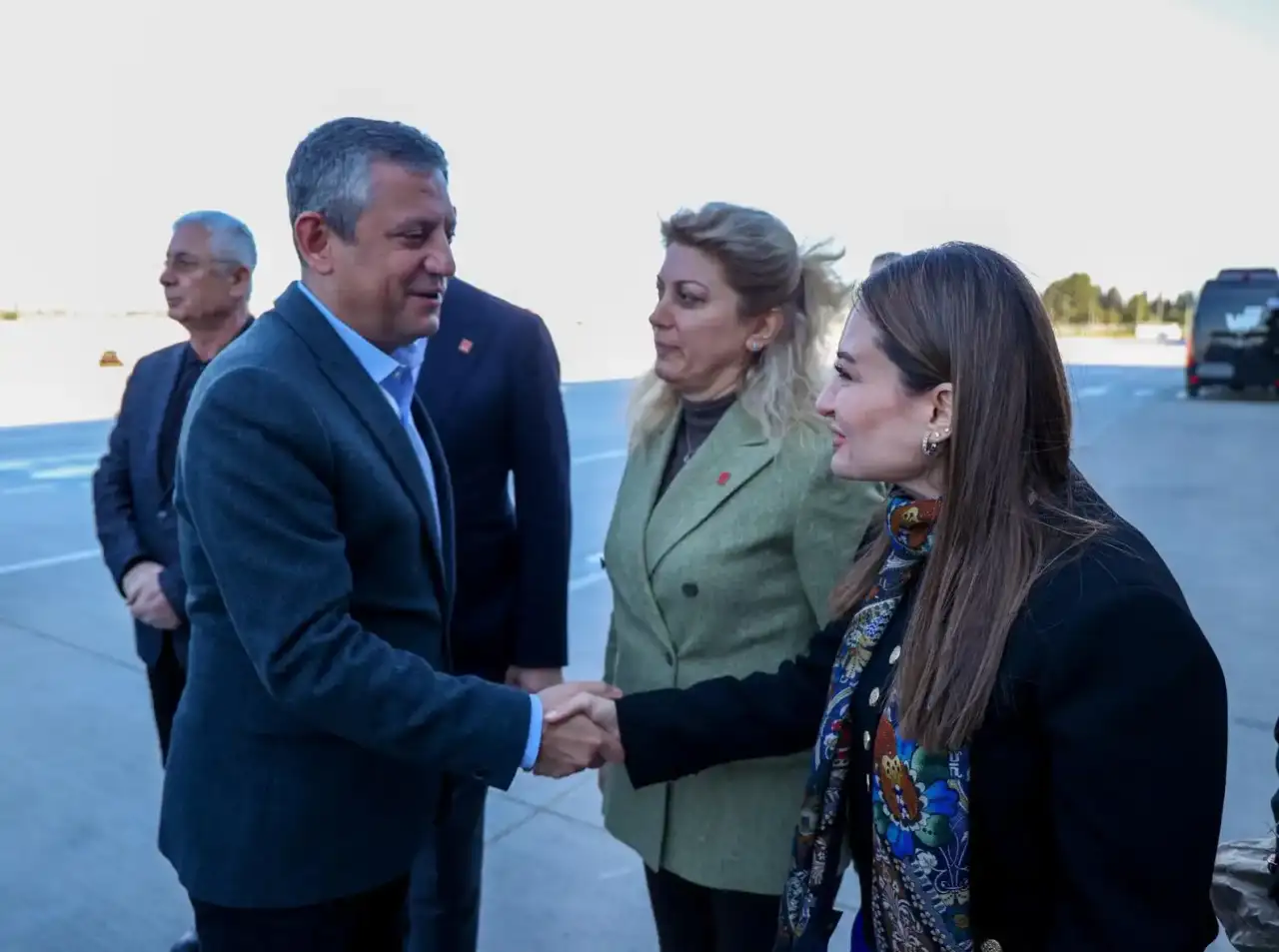 ozgur-ozel-boceki-cezaevinde-ziyaret-etti-gunde-22-ilac-kullaniyor