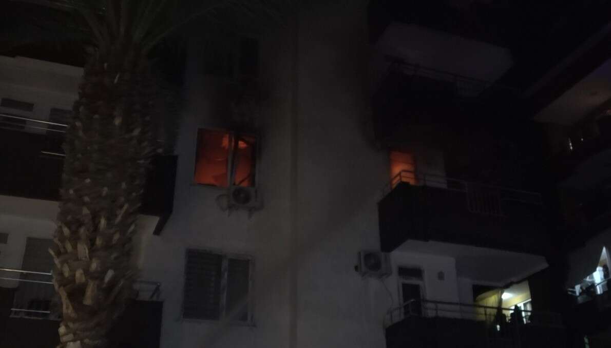 alanyada-yangin-alarmi-mahalleli-seferber-oldu