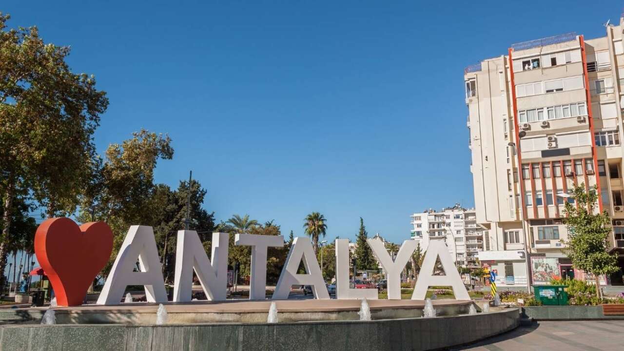 antalya-ve-kktcde-sanatci-akini