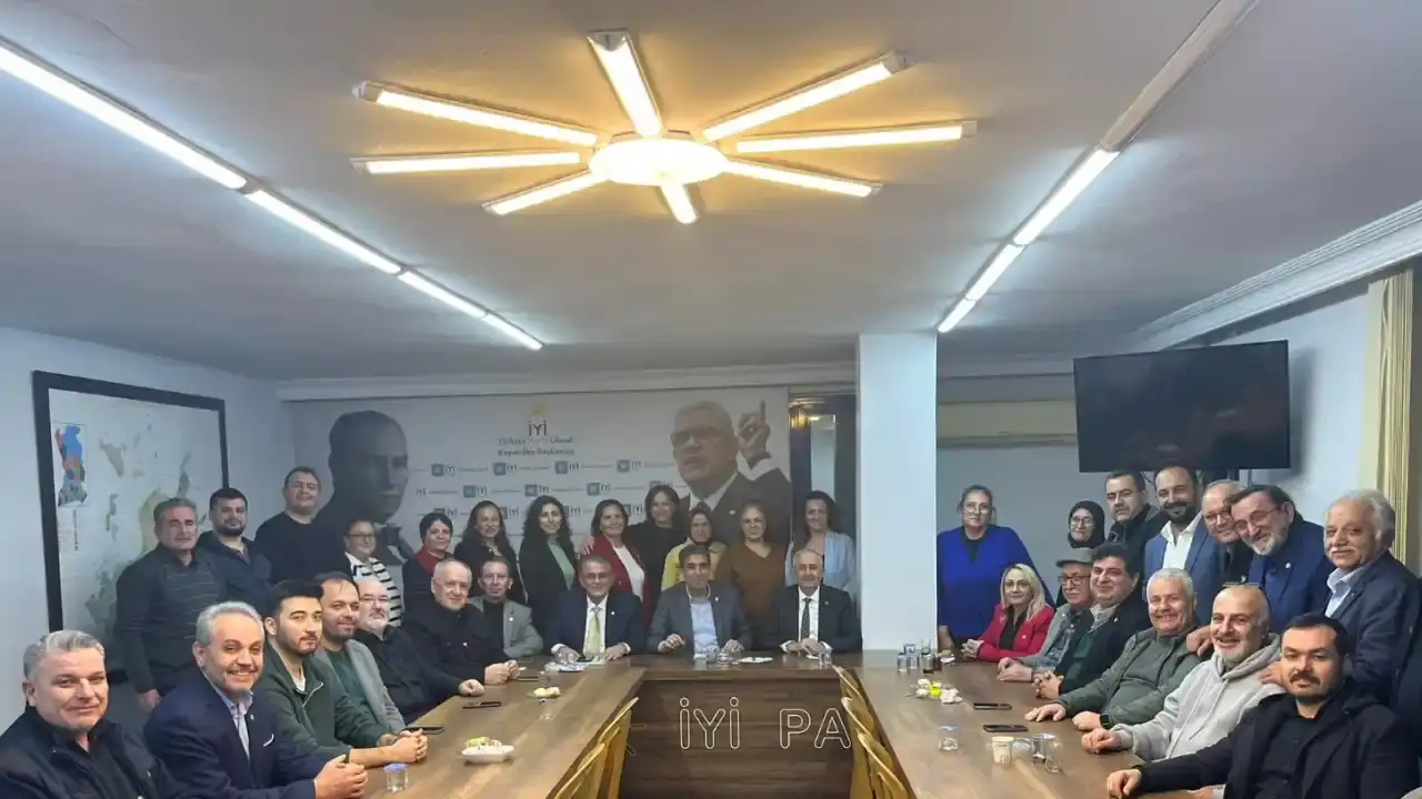 iyi-partili-misirlidan-ekonomi-cikisi-borc-bataginda-yuzuyoruz