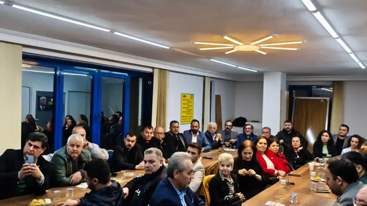 iyi-partili-misirlidan-ekonomi-cikisi-borc-bataginda-yuzuyoruz