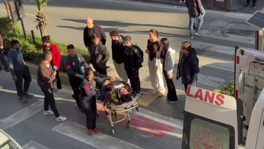 manavgatta-yaya-gecidinde-kaza-nezaket-durdu-motosiklet-duramadi