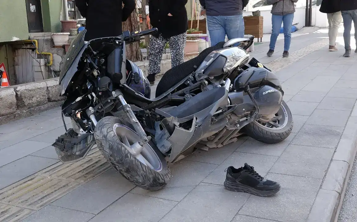 burdurda-ehliyetsiz-surucu-polisten-kacti-ters-yonde-kaza-yapti