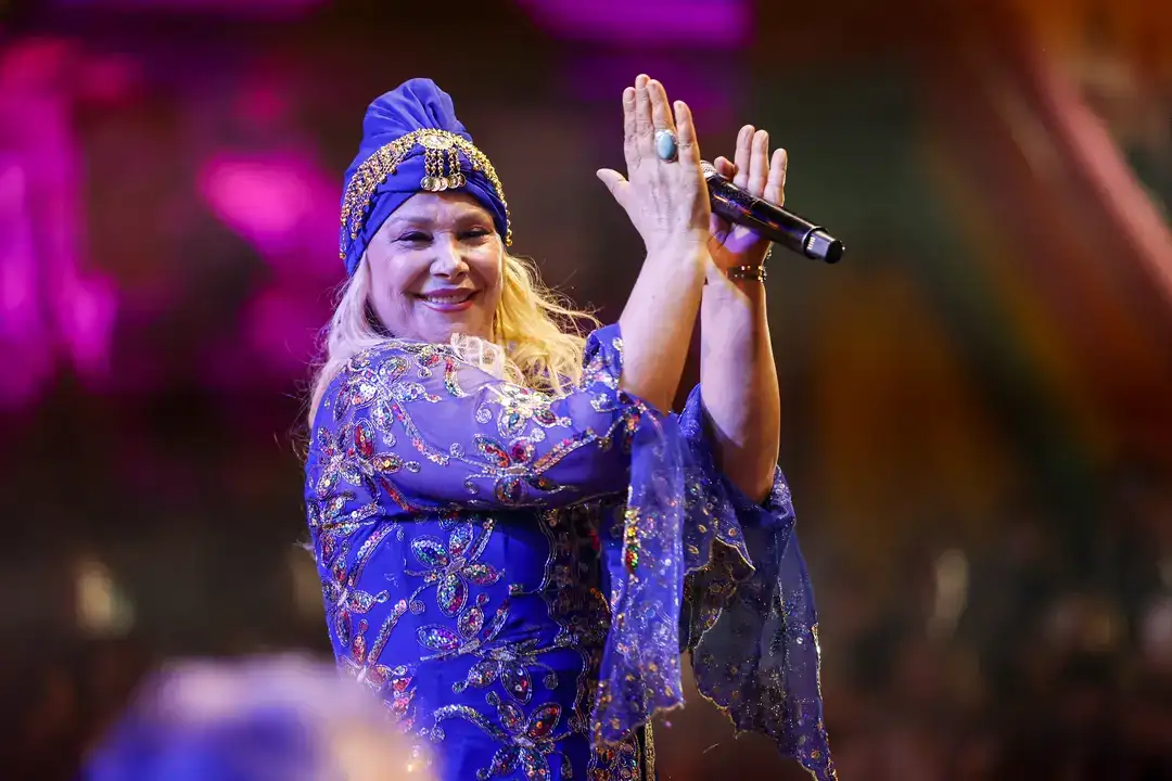 cam-piramitte-mahmut-tuncer-ve-guler-isiktan-turku-ziyafeti