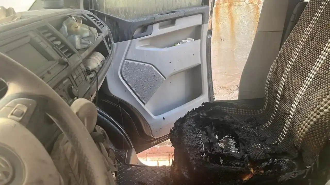 alanyada-aniden-cikan-aractaki-yangini-itfaiye-onledi