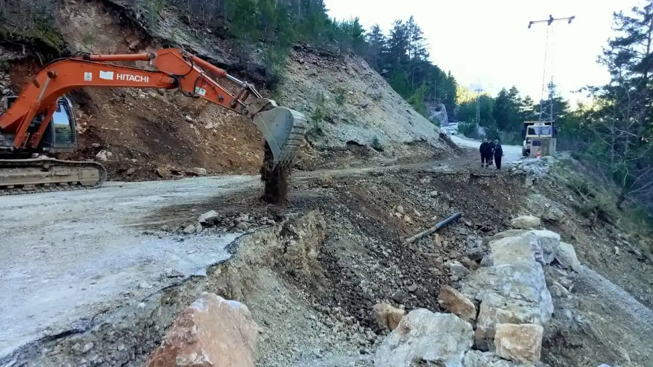 antalyanin-turizm-ilcesine-buzlama-calismasi-yapildi