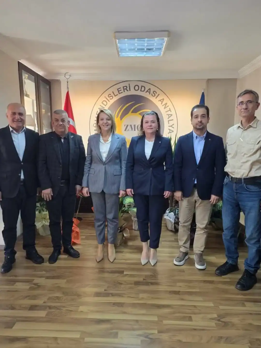 atso-yonetim-kurulu-uyesi-ozden-zmo-antalya-sube-baskani-kacina-ziyaret