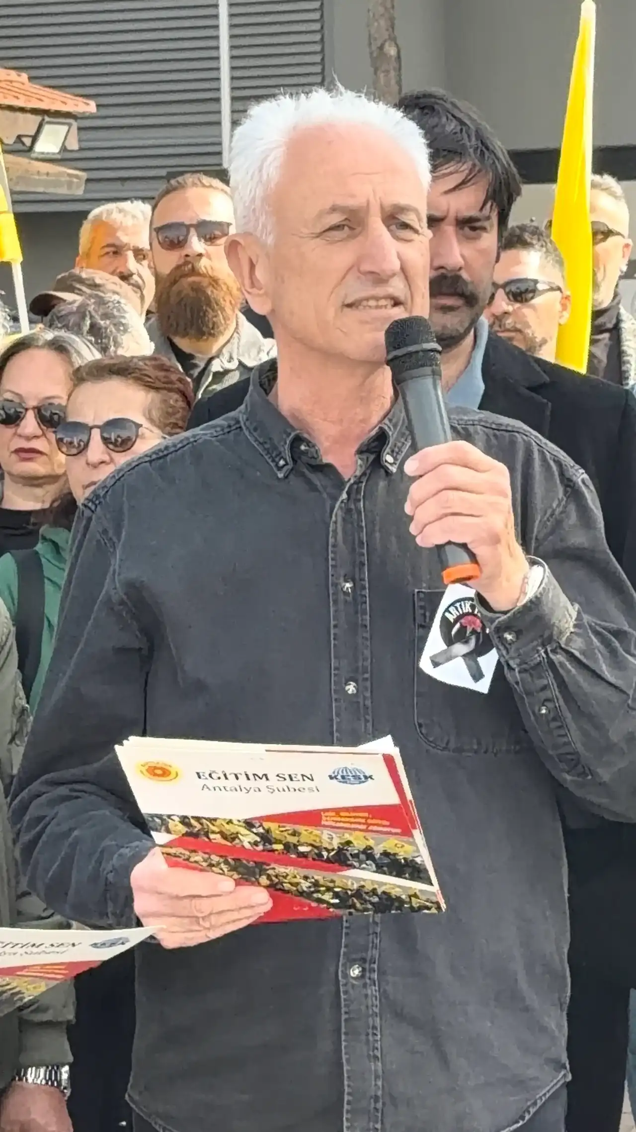 egitim-emekcileri-ayakta-antalyada-fatma-nur-ogretmen-icin-adalet-cigligi