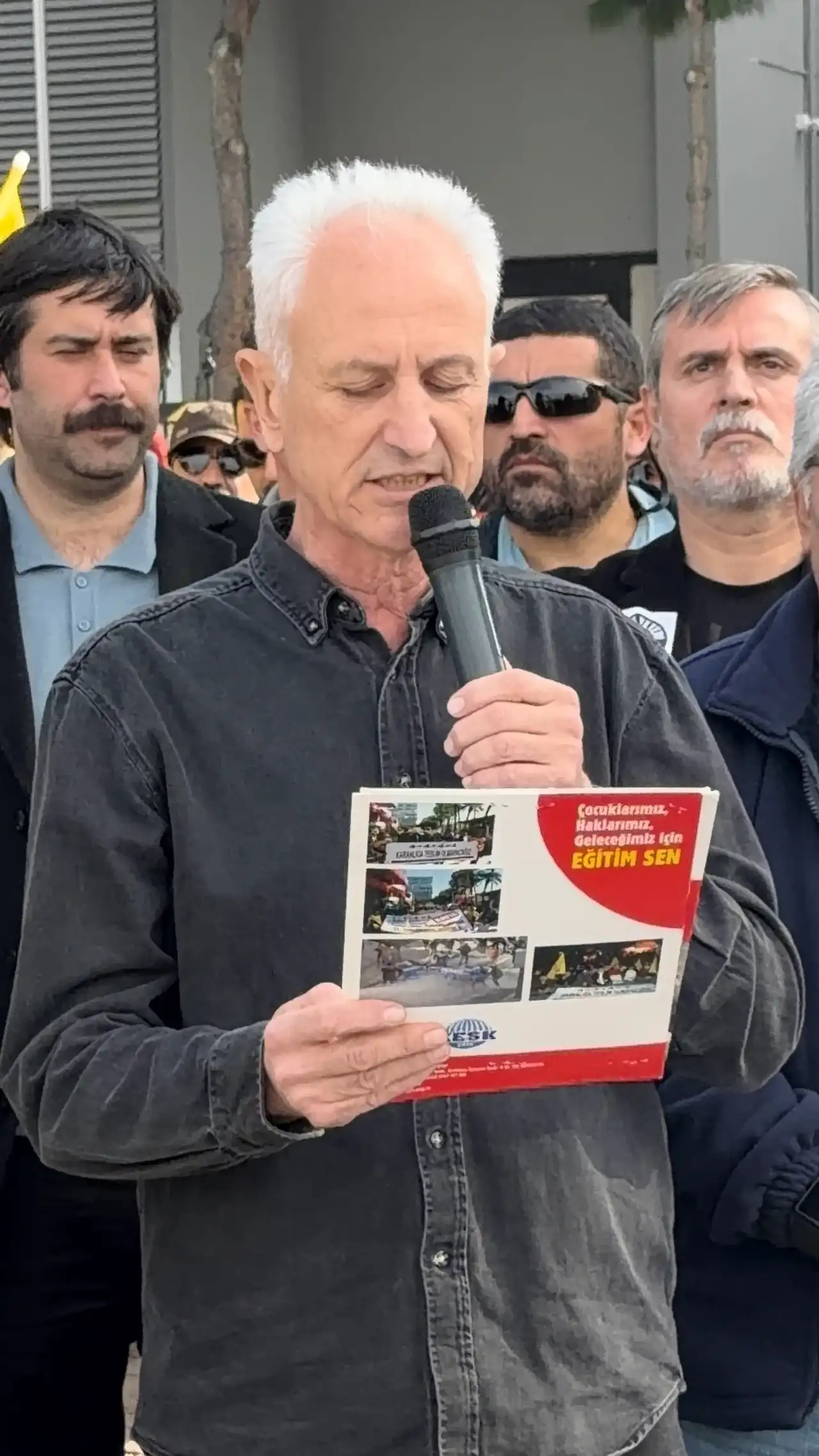 egitim-emekcileri-ayakta-antalyada-fatma-nur-ogretmen-icin-adalet-cigligi