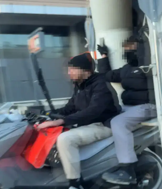 konyaaltinda-tehlikeli-sevkiyat-motosikletle-sisme-bot-tasidilar