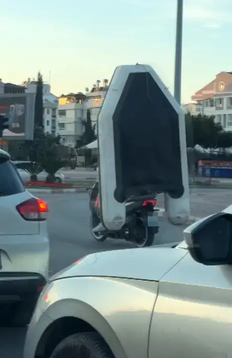 konyaaltinda-tehlikeli-sevkiyat-motosikletle-sisme-bot-tasidilar