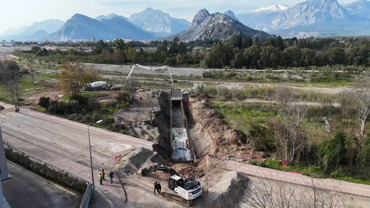 konyaaltinin-yagmursuyu-sorunu-cozuluyor