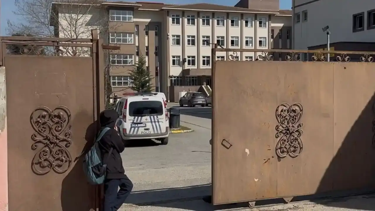 uyarisi-dikkate-alinmadi-ogrencisi-tarafindan-yasamdan-koparildi