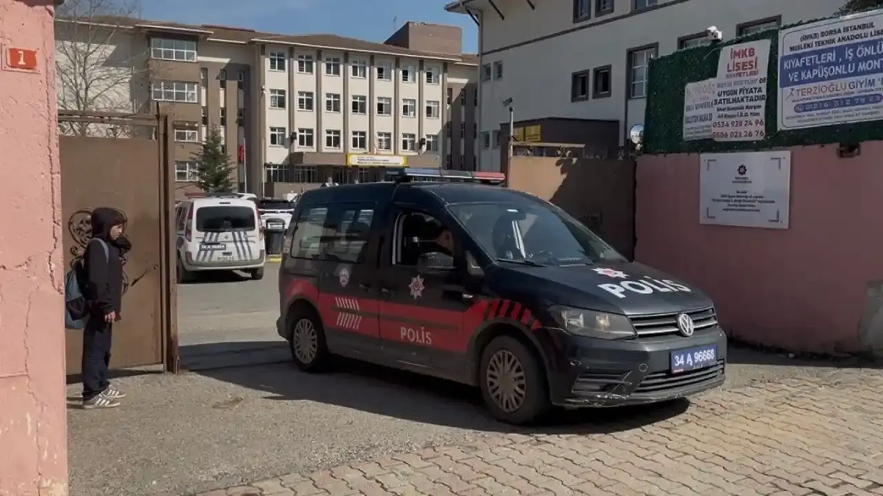 uyarisi-dikkate-alinmadi-ogrencisi-tarafindan-yasamdan-koparildi