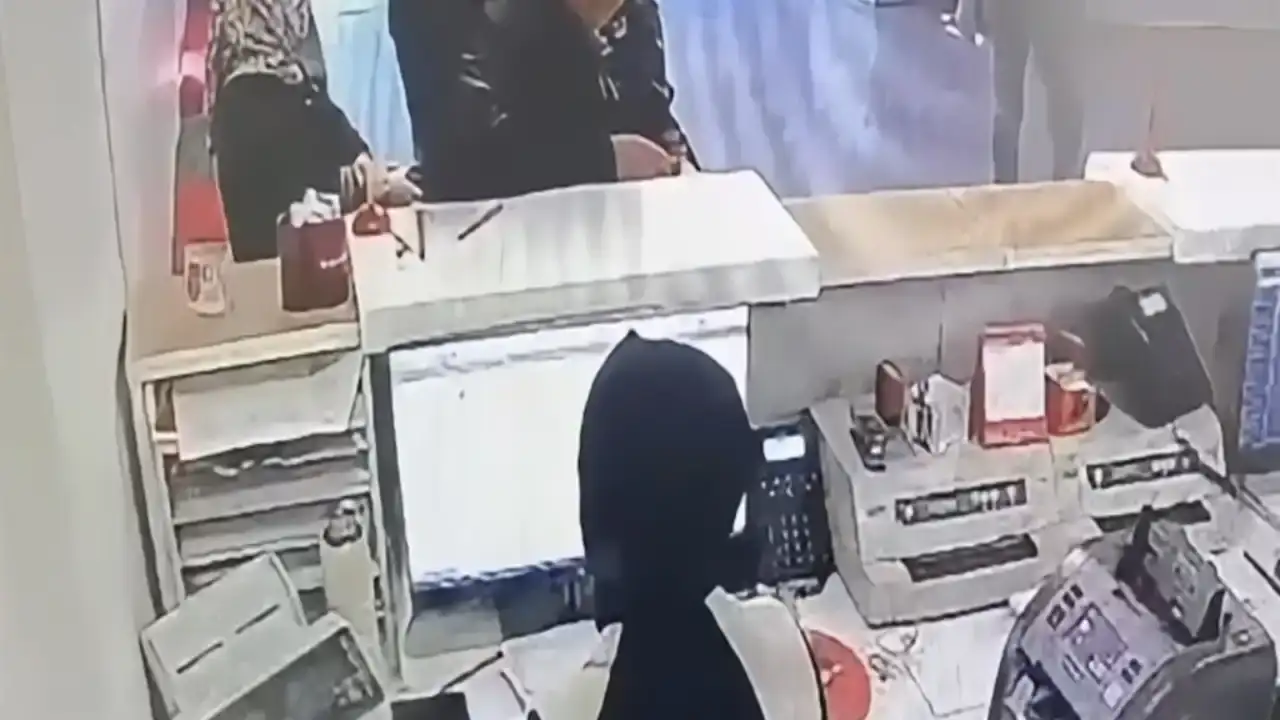 antalya-dahil-14-ilde-sahte-arac-muayene-siteleriyle-dolandiran-orgutlere-operasyon