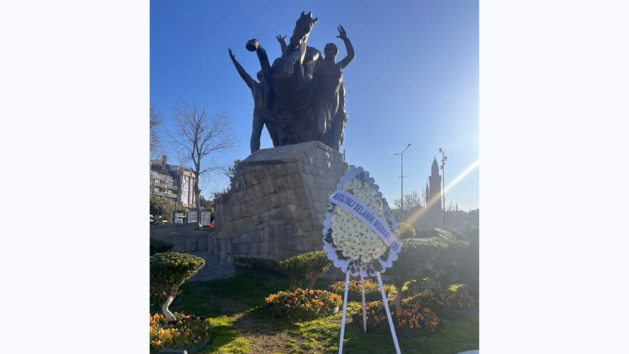 antalyada-ataturk-ve-selanik-ruzgari