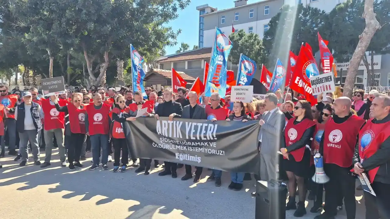 egitim-isten-antalya-milli-egitime-siyah-celenk-can-korkusuyla-calismak-istemiyoruz