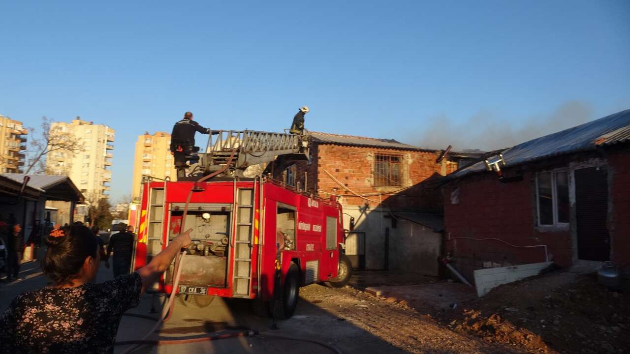 muratpasada-yasli-adamin-evi-icin-mahalle-seferber-oldu