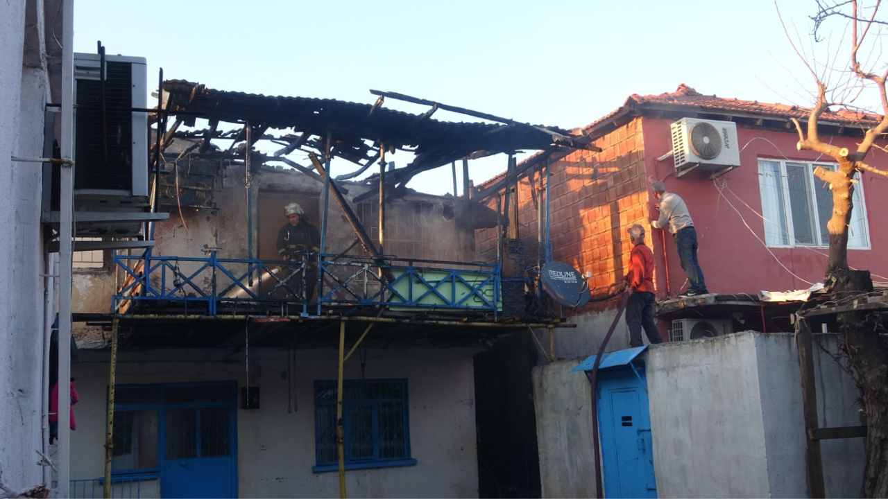 muratpasada-yasli-adamin-evi-icin-mahalle-seferber-oldu