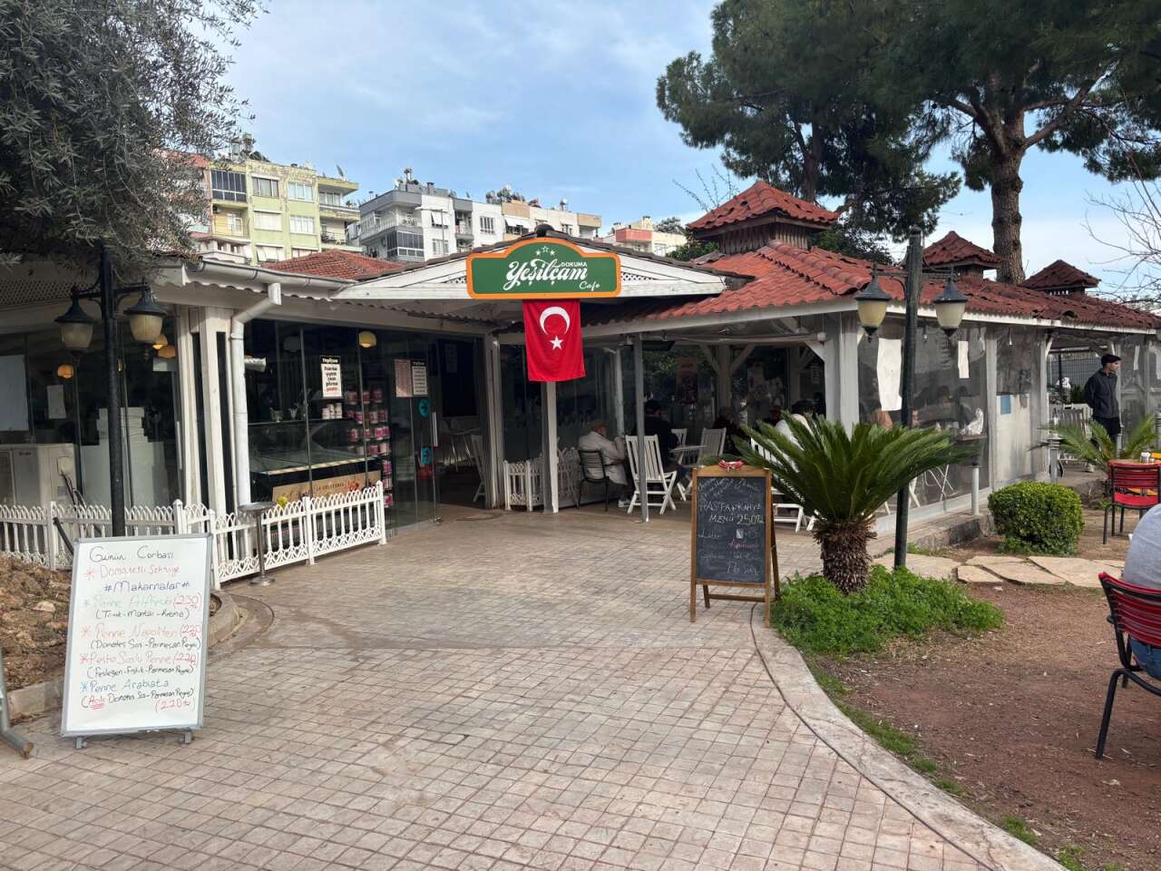 onerin-ve-kocagozun-arasina-kafe-mi-girdi