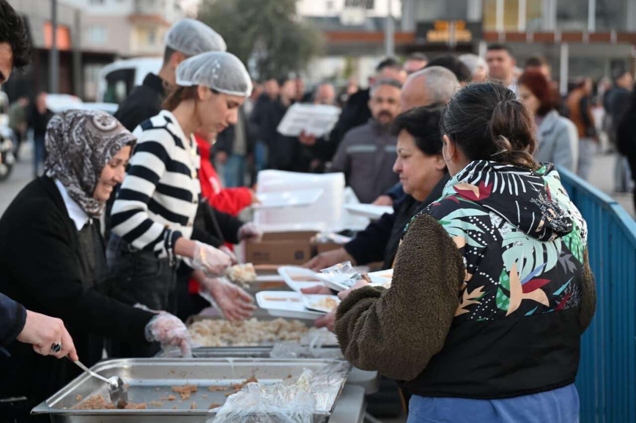 ramazanin-paylasma-ve-dayanisma-ruhu-kepezde-yasaniyor