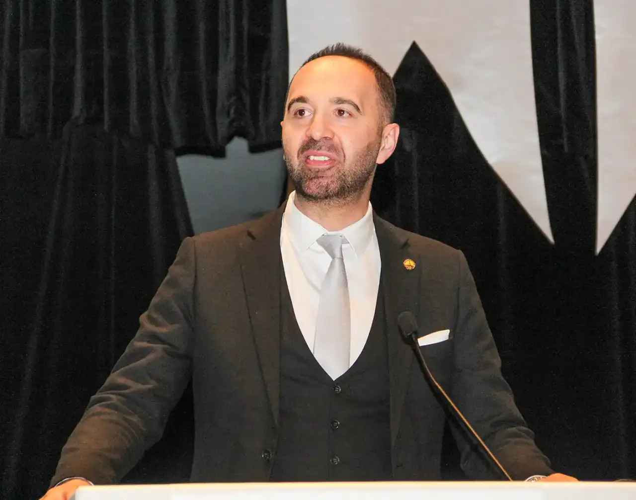 antalya-is-dunyasi-yorsiad-iftarinda-bulustu-dunya-gundemi-masaya-yatirildi