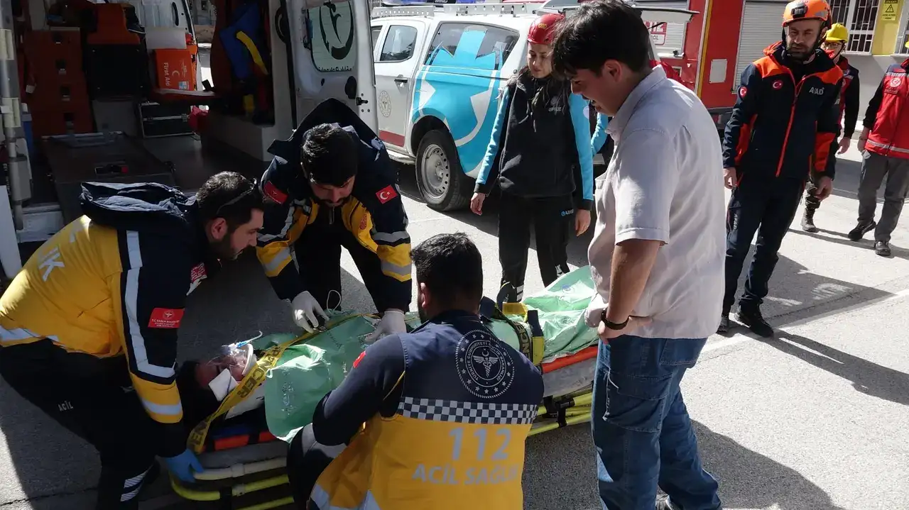 burdurda-lisede-nefes-kesen-7-siddetinde-deprem-tatbikati