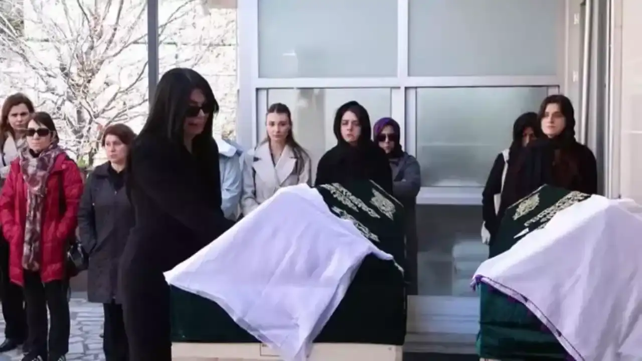 dokunmayin-feryadi-yukseldi-anne-kizin-tabutuna-kadinlar-el-verdi