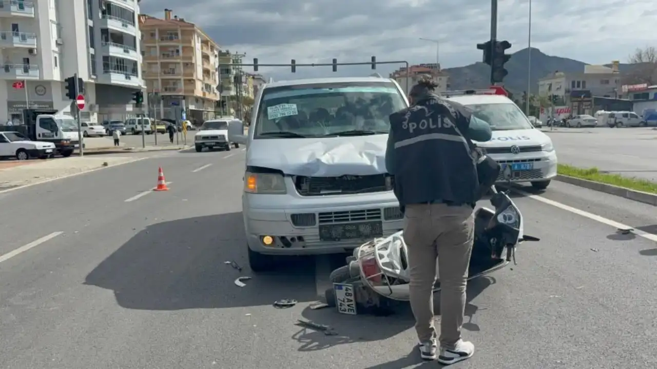 gazipasada-motosiklet-ile-otomobil-carpisti-1i-agir-2-kisi-yaralandi