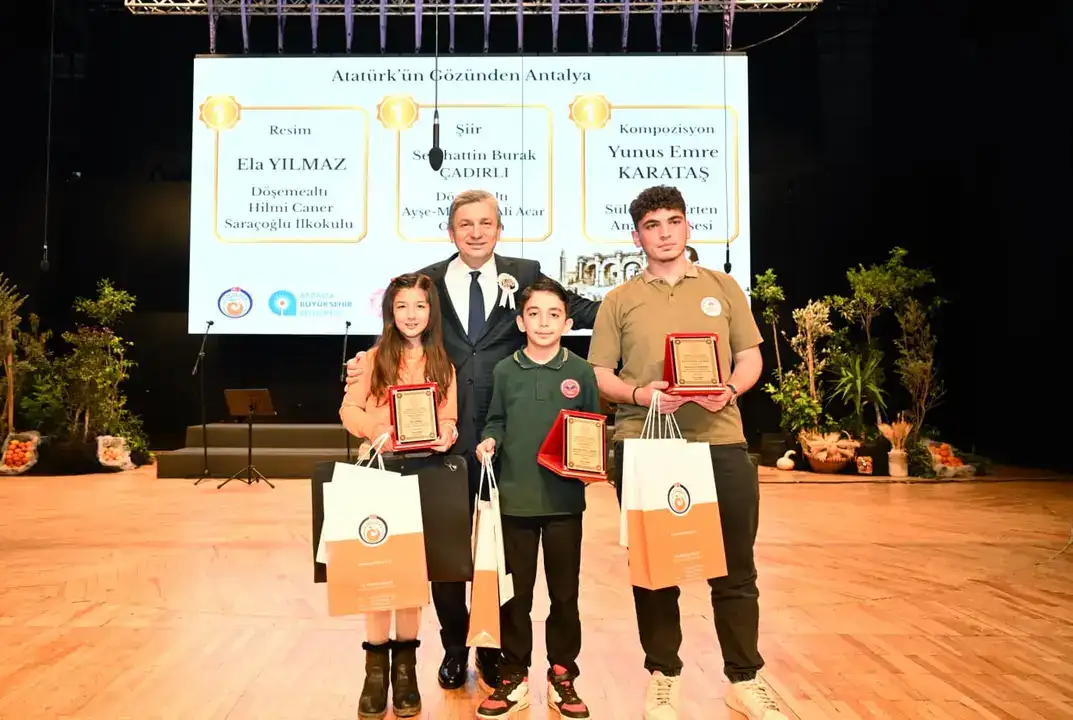 ataturk-o-sozu-soyleyeli-96-yil-oldu-antalyaya-gelisinin-yil-donumunde-buyuk-cosku