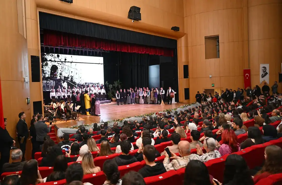 ataturk-o-sozu-soyleyeli-96-yil-oldu-antalyaya-gelisinin-yil-donumunde-buyuk-cosku