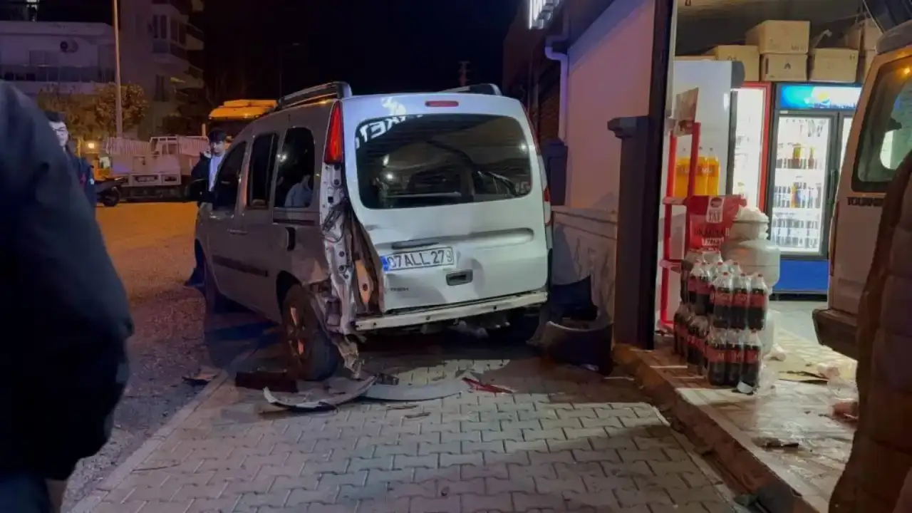 gazipasada-ehliyet-surucu-kaza-yapti-sonra-markete-daldi