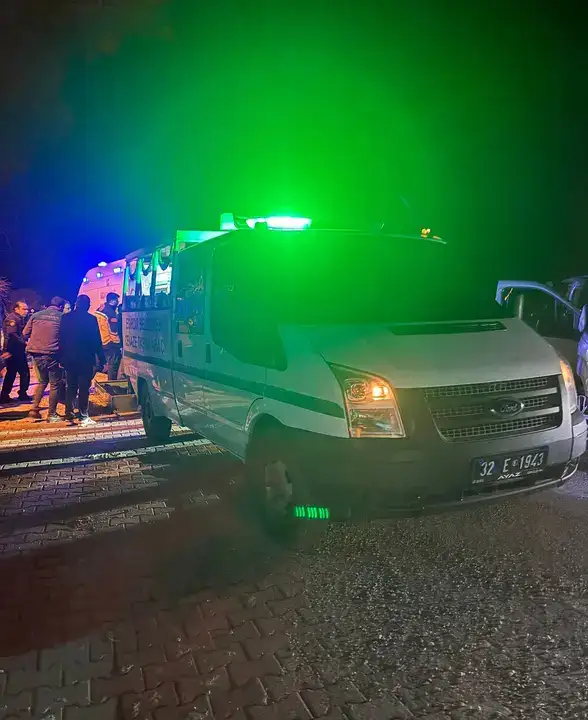 ispartada-inanilmaz-olum-is-makinesi-lastigi-ucuruma-firlatti