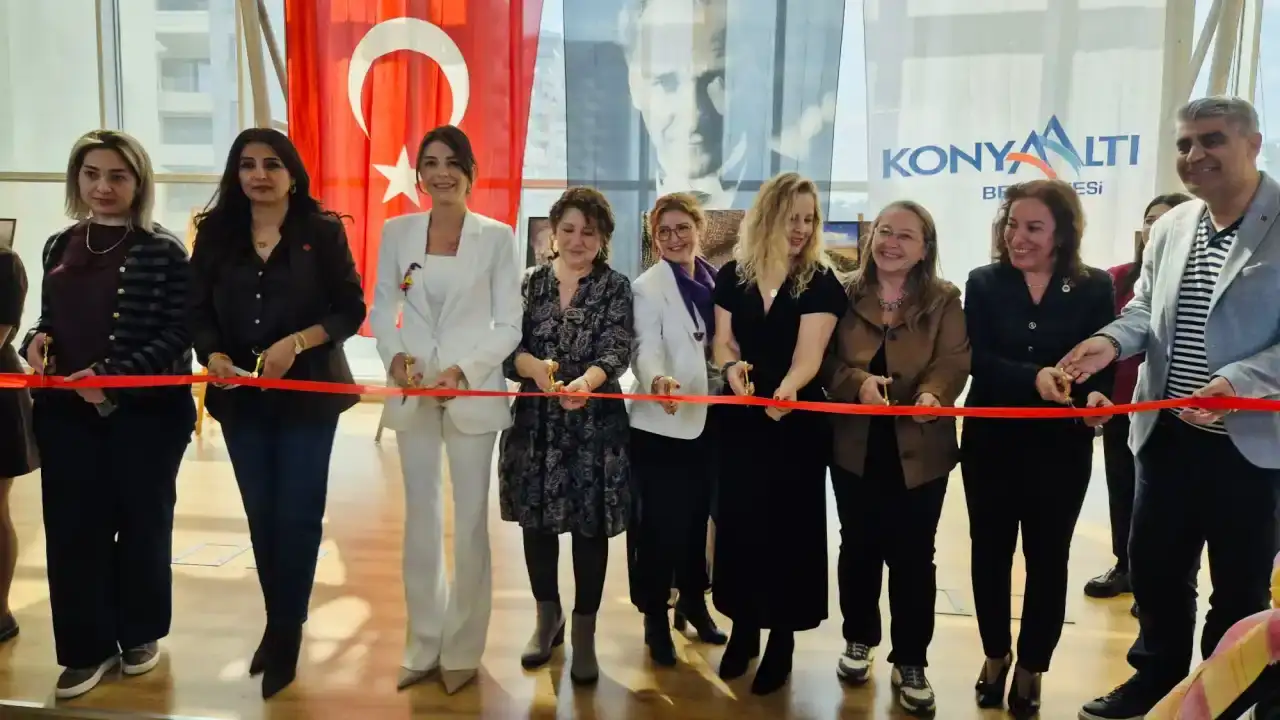 konyaaltinda-kadin-gozunden-sanatin-izleri-sergisi