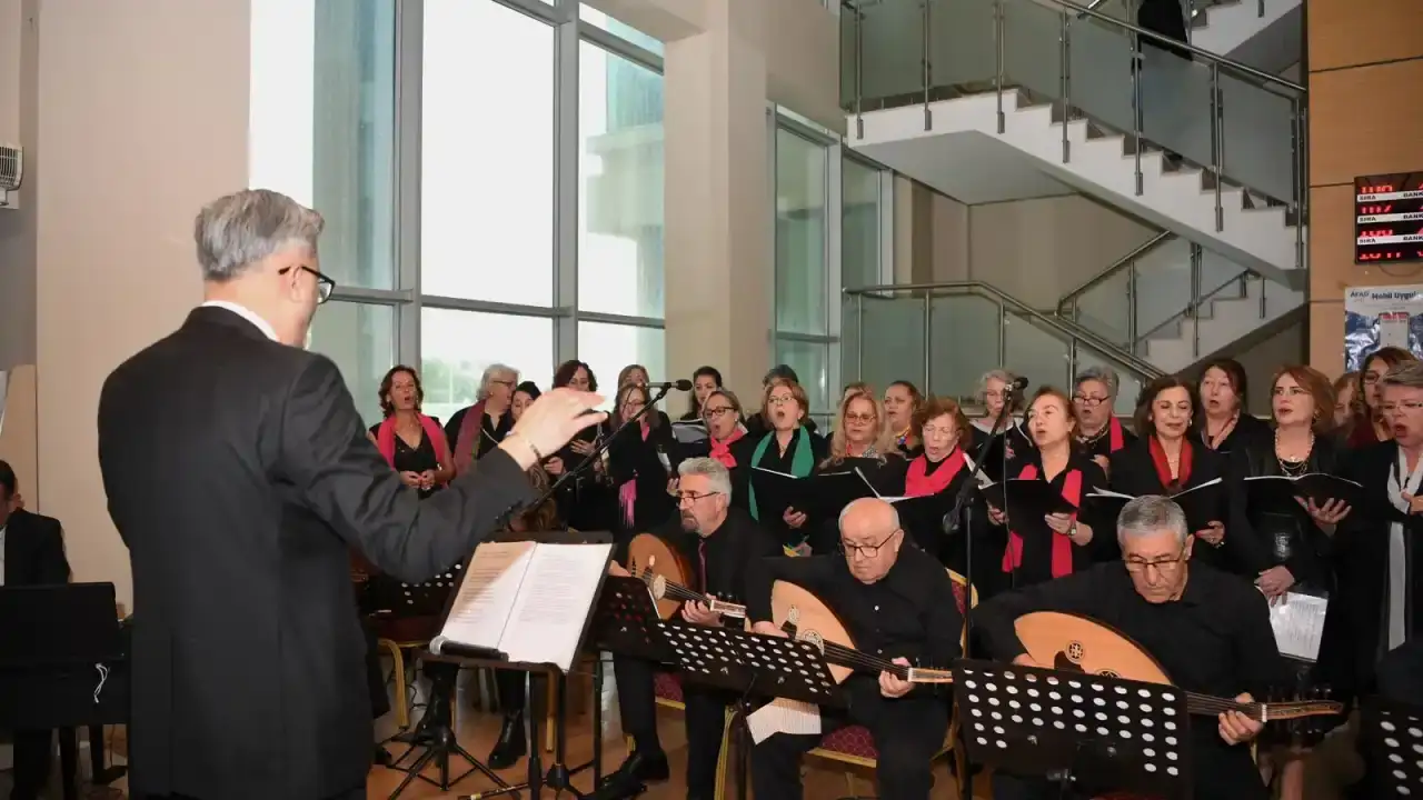 konyaaltinda-kadin-gozunden-sanatin-izleri-sergisi