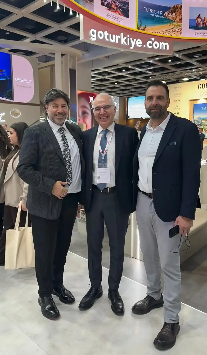 savasin-golgesinde-itb-berlinde-antalya-heyeti-turizm-icin-cabaladi