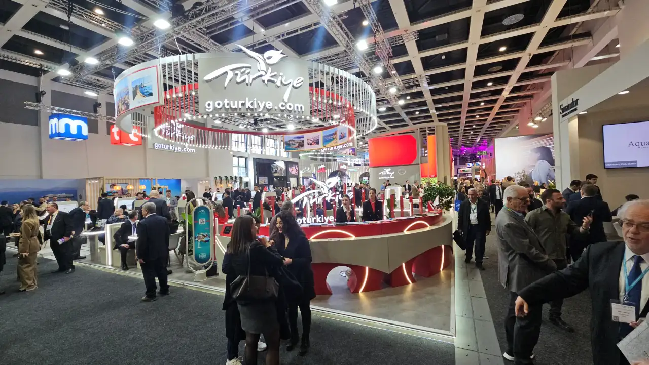 savasin-golgesinde-itb-berlinde-antalya-heyeti-turizm-icin-cabaladi