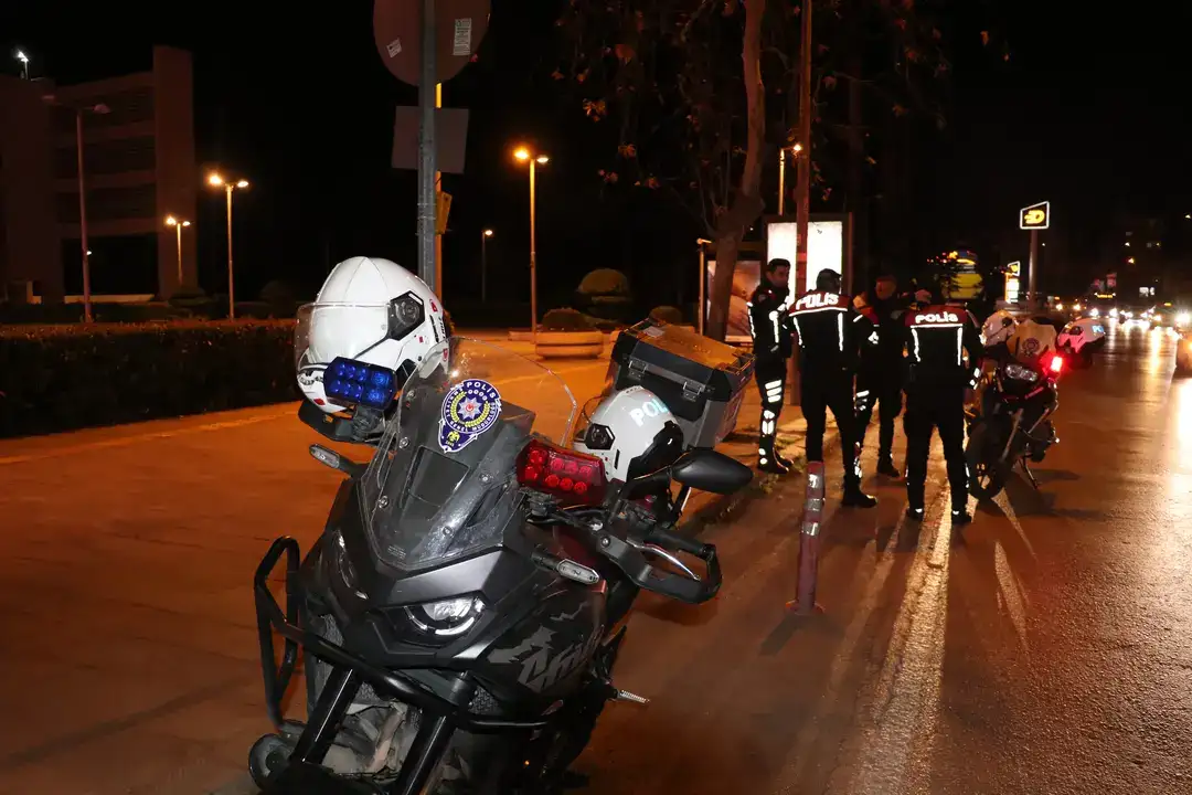 antalyada-yunus-timleri-kacan-surucuyu-affetmedi